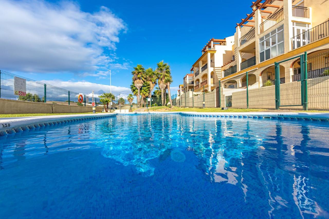 Apartment Views, Pool & Office - Optic Fibre